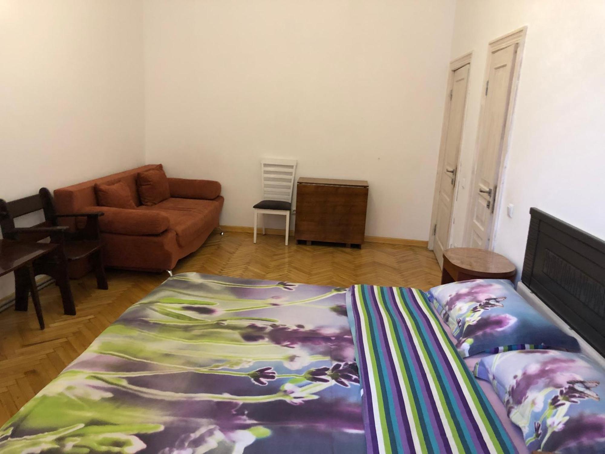 Guest Rooms Lviv Exterior photo